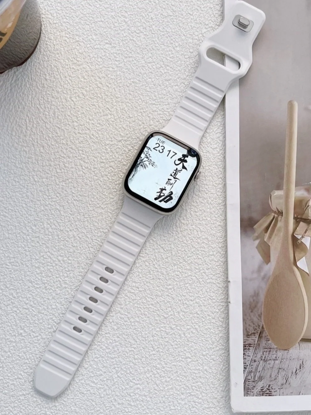 Silicone Wrist Band Replacement Adjustable Apple Watch Strap - White NEW in box